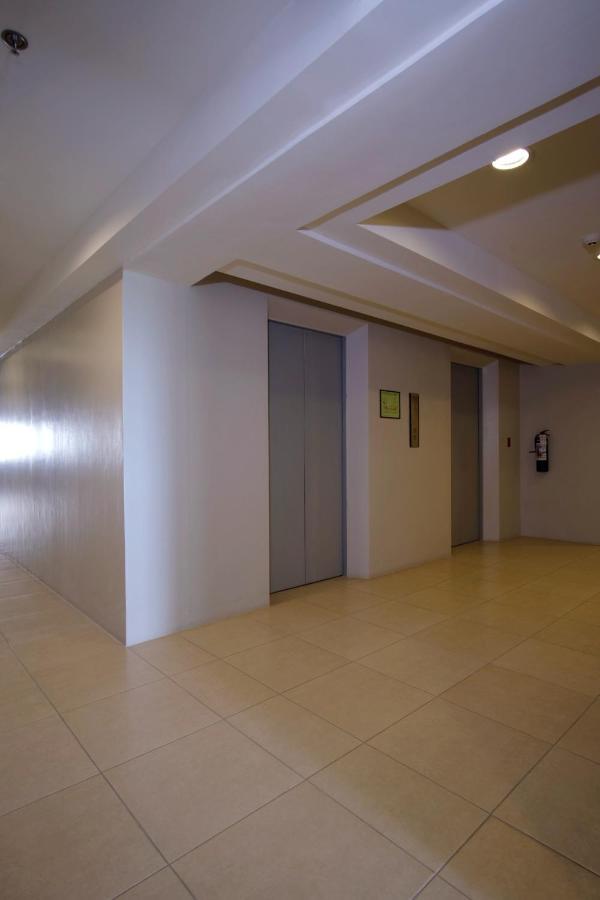 Spacious 2 Bedroom Condo Unit For Rent ايلويلو المظهر الخارجي الصورة