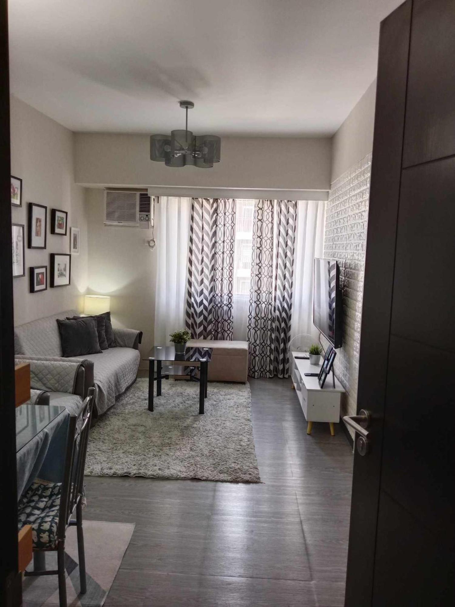 Spacious 2 Bedroom Condo Unit For Rent ايلويلو المظهر الخارجي الصورة