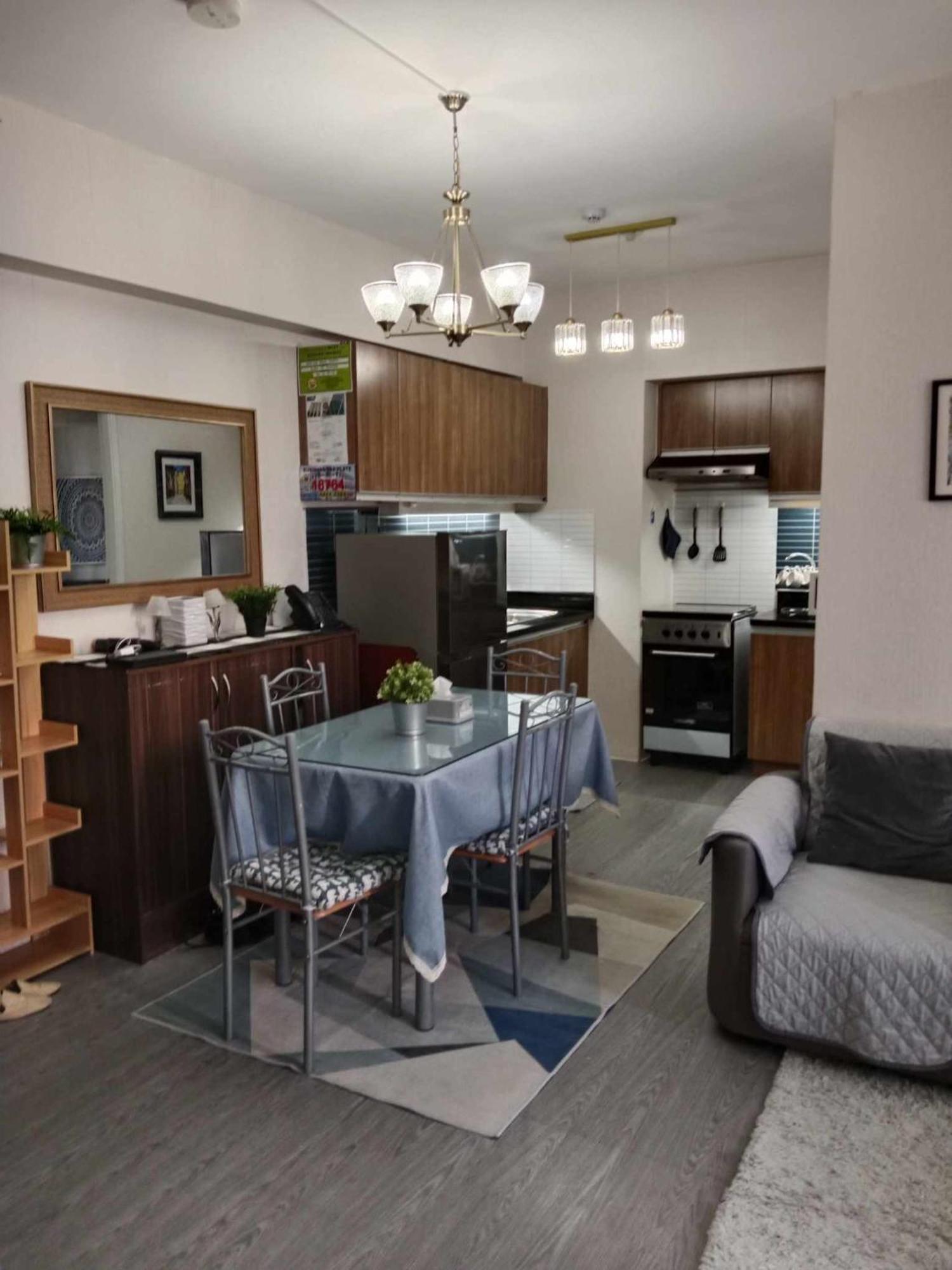 Spacious 2 Bedroom Condo Unit For Rent ايلويلو المظهر الخارجي الصورة